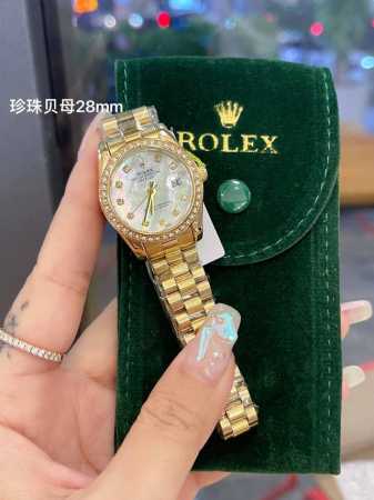 新款推荐钻圈 劳力士 28Mm精致小表螺旋后盖 珍珠贝母 女款钻圈钻面 爆款推荐 设计显出独特高贵优雅女神气质！316精钢搭配原装拉扣，不显浮华的风格广受女神喜 - 点击图像关闭