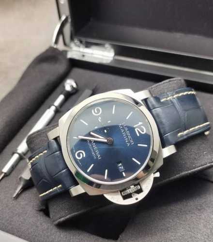 Panerai沛纳海 庐米诺系列 自动机械机芯 日显 夜光 防水 男表 瑞表 44Mm 蓝色表盘 精钢表壳 鳄鱼皮表带 Pam01313