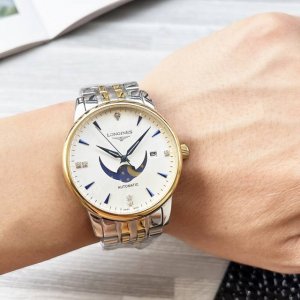 白壳 金壳 钢带20 最新 ：浪琴三针设计 类型 ：精品男士腕表 表带 ：真牛皮表带 316精钢表带 舒适耐用 机芯 ：高端全自动机械机芯 镜面 ：矿物质强化玻