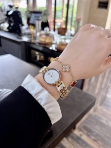 日本中古宝藏手表 Dior迪奥时尚魔头女表，上手巨推啊～变盘尺寸28Mm不大不小，简直是女生的最爱是～珍珠贝母面，带上特别显气质～浓浓的中古风