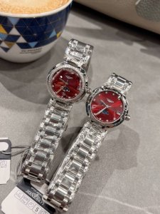 批银光 .玫光 .带钻20 独家实拍，认准品质与细节 赵丽颖同款！任敏同款！时尚杂志封面款！ 浪琴心月系列最新女士腕表，超级热门！全网性价比之最！总有客户说别家