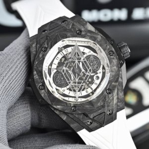 宇舶首发黑色碳纤维 限量典藏款 碳 为观止 全新45Mm碳纤维Big Bang Sang Bleu Ii 刺青腕表 再次与知名刺青工作室Sang Bleu合作，