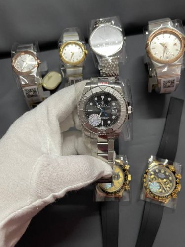 劳力士 Rolex 游艇系列 ！采用进口机芯可选！纯色干净陶瓷圈口拒绝黑点，超强蓝宝石玻璃，三珠钢带，保险划扣，超强夜光，整表均采用904L精钢，特别进行了表壳