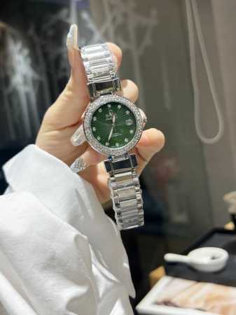 欧米茄女士腕表 进口石英机芯 直径 32Mm厚.5Mm该款腕表备受女性喜爱，在不同的场合映耀着她们各自的独特个性与迷人风华 - 点击图像关闭