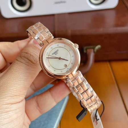 专柜天梭最经典款式！天梭钢带款式！天梭t094系列石英腕表！佛拉明戈系列女士石英腕表！六色可以选择！原装进口瑞士机芯！一表一码，三码合一。蓝宝石精钢表带！三针计 - 点击图像关闭