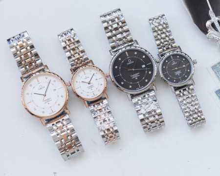 白壳 ，金壳 ，钢带20 品牌：欧米茄-Omega 类型：情侣腕表 壳套：顶级版316精钢l 表带：316L精钢表带 进口小牛皮表带 机芯：原装进口石英机芯 镜 - 点击图像关闭