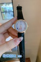 玫金280 钻圈20 Omega欧米茄碟飞系列32Mm女士石英腕表！吸引了众多忠实支持者。此系列表款风格简约，外观雅致华美，彰显着引人瞩目的隽永美感低调朴实无华