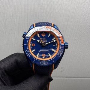 欧米茄-海马 米 Gmt经典王炸！不仅能潜水还能环球飞行更是日常通勤中的隐奢担当！表径45.5Mm。质感炸裂，原装8906自动机芯，双T避震！双时区Gmt｜60