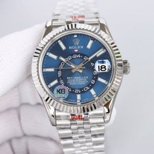 新品劳力士Rolex Sky-Dweller 天行者！ 表壳 尺寸42Mm，沉稳可靠、雍容大度！表圈采用劳力士Ring Command三角坑纹，旋转外圈可调转月