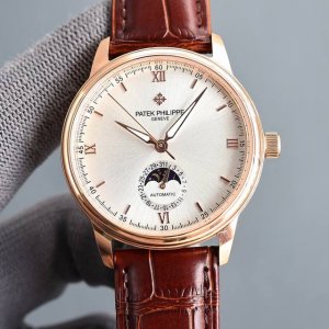 白壳 金壳 2024百达翡丽patek Philippe士腕表 名典腕表月相系列,秉持了百达翡丽的一贯传统 更唯美的结合了6字位日历与被表友热捧的日月星相 无论