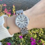 Omega Omega 欧米茄名典系列最好的质量！把头，后盖细节部分都下了心思进口机芯，高端女表精致又百搭超耐看，美美镶钻，尺寸：33Mm ，厚度：10Mm市场