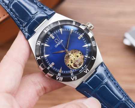 白 ，金 男人挚爱 多功能腕表 最新 ：欧米加最佳设计独家首发 类型 ：精品男士腕表 表带 ：真牛皮表带 机芯 ：全自动机械机芯 镜面 ：矿物质强化玻璃 更高清 - 点击图像关闭