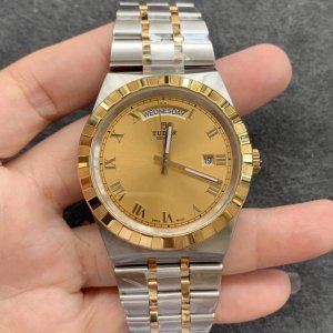 片V7最强帝舵 荣誉出品 七星怒荐佳品 Tudor皇家系列精品 终极大作 超高颜值 顶级做工 帝舵 帝舵皇家系列41Mm表经腕表，年度官网最新款式。腕表依然保持