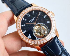 台湾厂新品2024年钟表与奇迹百达翡丽推出了入门款42Mm陀飞轮腕表，简约低调的设计、专注精致的细节令它从每个角度都成为值得品味。在外观上，这一系列的标志性设计