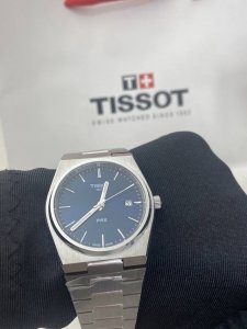 独家原单到货原单品质三码合一 非市场普通品质认准细节三码合一开关生耳 最新款 T137 最新款 秉持创新源于传统的品牌理念 天梭表推出一款配备了 一体式精钢表链