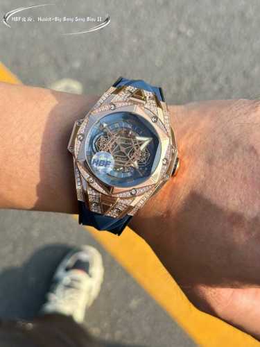 钻壳， Hublot 宇舶 全新Big Bang Sang Bleu Ii 刺青腕表 再次与知名刺青工作室Sang Bleu合作，推出又款利用几何图形巧妙构思的