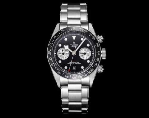 白 ，金 Tudor帝舵 碧湾计时型 Black Bay Chrono 精钢款腕表！ 细致刻画表盘完美对称，纹路清晰、提升质感与美感！采用磨砂及磨光316L精钢