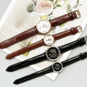 白皮 .金 .钢20浪琴-Longines 情侣对表 原装进口石英机芯 316L精钢表壳 直径男39Mm女29Mm 厚8Mm如果今天的阳光停止了它耀眼的光芒 那