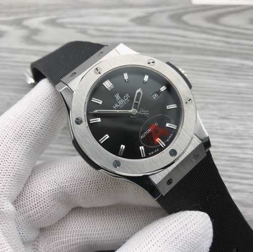Hbb 宇舶 恒宝 Hublot 经典融合系列 565.Nx. .Lr 机芯：进口9015机械机芯 42小时摆幅振频28800 升级自动陀原装刻度 材料：316