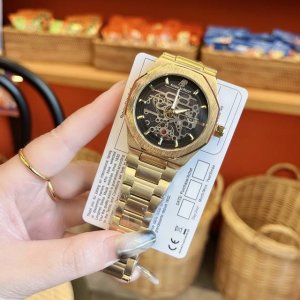 镂空”独家首发 高清实拍 优质产品沉稳有型 魅力不凡 简约热卖新款瑞士石英机芯，带，Ap爱彼最新设计镂空新品品味高雅 浩瀚大气 匠心独运 腕间瑰宝尺寸：直径42