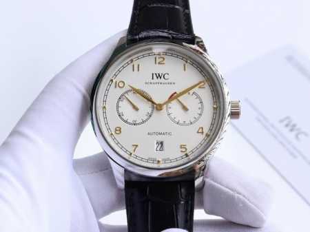 万国-Iwc 萄七 匠心制作 强烈推荐 隆重登场。简约商务的设计之下，蕴含一丝浓郁的复古情怀 机芯 搭载全自动进口机械， 走时精准，动力储备强劲 表壳 腕表尺寸 - 点击图像关闭
