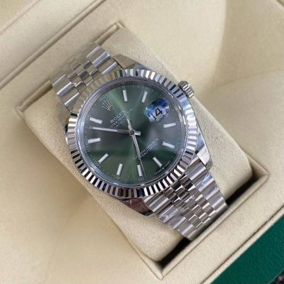 Rolex 日志型41Mm 爆款到货 C厂！顶级牛货！市场唯一一家购买原装正品手表，在全拆解分析后一比一极限制造出来的精品！ 经典薄荷绿配色！ 1.真正904L