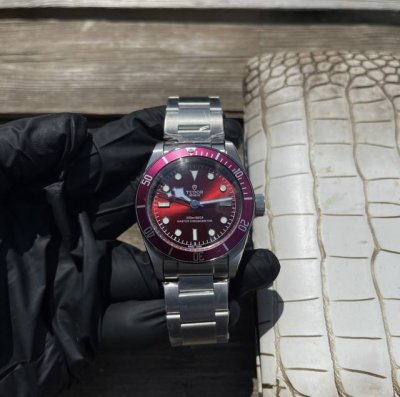 皮带 钢带690 帝舵 Tudor 碧湾型系列 搭载全自动机械芯 尺寸：42Mm 镀膜玻璃 精钢表带原装扣 复古帝陀 全新演绎