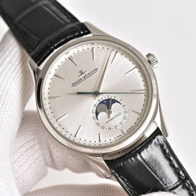 积家 Jl 月相大师 表壳直径39Mmx9.9Mm六点钟的子盘为24小时同步时针功能， 技术突破 采用海鸥2824改积家自产Cal.925 1机芯，功能百分百同