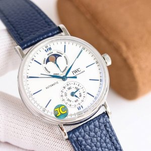 2470Gr新品。匠心打造！ Iwc柏涛菲诺系列Iw359001腕表是品牌推出的第一款配备全新自主研发全历模块的作品！ 而其他款式不同，此次表盘采用“上下双眼”
