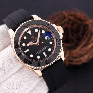 白240 金340品牌：劳力士 类型：3针潜水游艇系列陶瓷圈男表 表带：顶级进口防过敏胶带 机芯：顶级全自动机械 镜面：顶级进口防伪标蓝光放大镜镜面 尺寸：直径