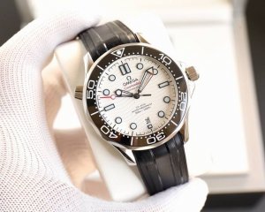 欧米茄海马年春季官方同步升级强烈推荐欧米茄海马300米潜水腕表全网独家品质 机芯 搭载同轴修正机芯8800还原一体机 表带 进口橡胶表带 玻璃 耐磨防刮蓝宝石镜