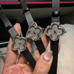 加强版带子，金机芯 礼物首选“选满天星代表：幸福圆满” 品牌： & -梵克雅宝 系列：四叶草满天星 尺寸：27Mm，蓝宝镜面 表面: 镶嵌镀18K白金 材质：3