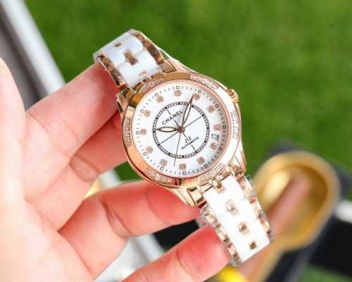 白 ，玫 ，皮钢同价 香奈儿 Chanel 精致品质 最新首发 细致腕美 谐美不朽 无暇挑剔 细微悦尔 品牌 :香奈儿 实物更美 值得推荐 类型 ：精致女款腕表