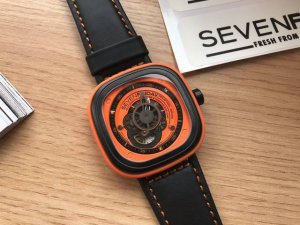 支持香港、美国直邮 原单七个星期五 Sevenfriday 型号：Sf-P1 03-A0636尺寸：47*47Mm，日本西铁城miyota82S7机械机芯，具有