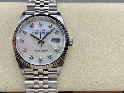 劳力士日志系列36Mm 钻钉标配莫桑钻 拒绝低端锆石 搭配机芯 钻丁表盘天然贝母表盘 颜色工艺对版 细节到钻托都是台湾采购 边角都经过抛光处理
