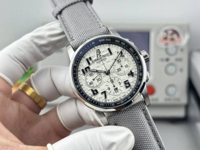 白 -金 Ap皇家橡树26048离岸型41爱计时机械腕表 1.壳套按照原装开模多道工序顶级处理 2.一体字面立体工整的盘面“饼干纹理”和原装一模一样 3:316