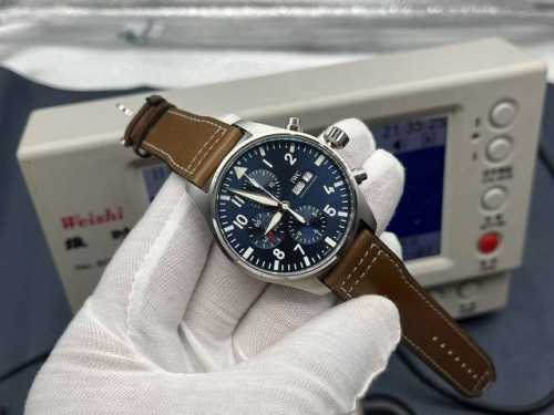 Zf Factory 经典臻品 升级V2版 驰骋高空 分秒必“真” Zf万.国Iwc3777飞行员计时系列，机芯同步原装，表针尾部微微弯曲，双面防眩晕蓝色镀膜。