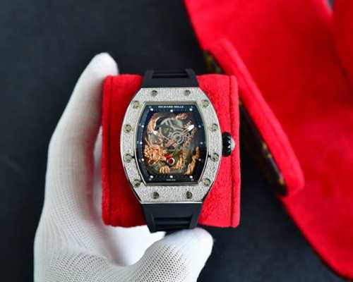 成龙大哥同款Jack Chen Richard Mille 理查德米勒 Rm57-03飞龙 在天系列 全球限量8只 贵重来不是你的缺点！ 此款腕表壳套采用进口水