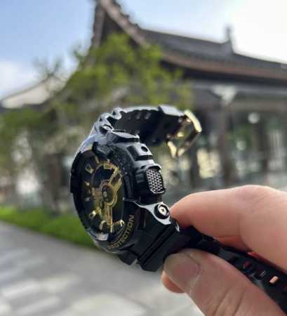 酷Girl必备！卡西欧 Ga-110Gb-1 超燃搭配 今天给大家分享超棒的组合。 配饰：卡西欧经典黑金手表 Ga-110Gb-1 那颜值，酷到没朋友。表盘黑金 - 点击图像关闭
