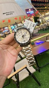 新品独家上市！天梭t125运动男表新款独家发售，专柜：5000。相对专柜、京东、天猫价实惠超多，六针计时男表，表盘约45Mm，大号的表盘和刻度以及大号的表带，一