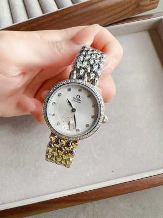 白 .金+20.钻+30。 欧米茄 Omega 精品女神水滴系列腕表。精致唯美的设计，让您的美丽无处不在，也将华丽与经典融合，创造出惊艳巨作，表盘清新淡雅，色彩 - 点击图像关闭