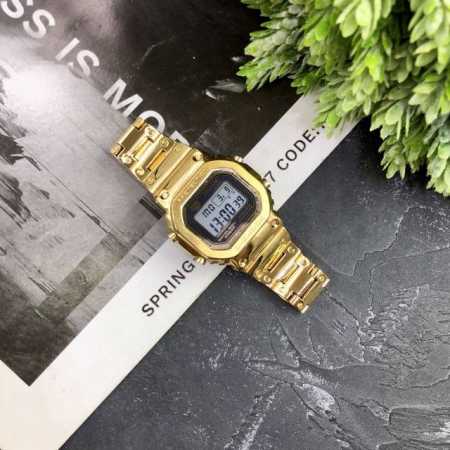 卡西欧限量版 G-Shockgmw-B5000方块钢带表 采用了极为用心的抛光和打磨显得质感非常高级。经典的g-Shock壳形金属化之后，充满军事风和阳刚之气。 - 点击图像关闭