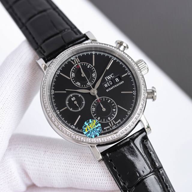 白壳，金壳 Tw倾情演绎 Iwc万国波涛菲诺计时腕表 腕表尺寸42Mmx13.5Mm。完美同步正品，表壳以精钢材质打造，通过细致的抛光打磨之后呈现出细腻光泽，镶
