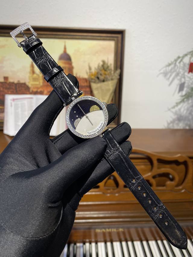 Tf Factory出品 品牌： Van Cleef & Arpels 梵克雅宝 系列：日月星辰腕表 机芯：瑞士机芯 尺寸：38 Mm 功能：分针 时针 24小