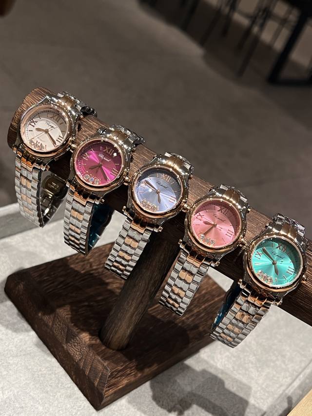 尺寸分别 30 33 36 萧邦Chopard 灵动快乐钻,会跳舞的腕表,闪耀你的每一天!彩色多巴胺表盘搭配白钢质感,可盐可甜,戴上它,快乐如钻石般闪耀!看腻了 尺寸分别 30 33 36 萧邦Chopard 灵动快乐钻,会跳舞的腕表,闪耀你的每一天!彩色多巴胺表盘搭配白钢质感,可盐可甜,戴上它,快乐如钻石般闪耀!看腻了